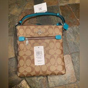 😍NWT Coach signature Rowan crossbody bag😍
